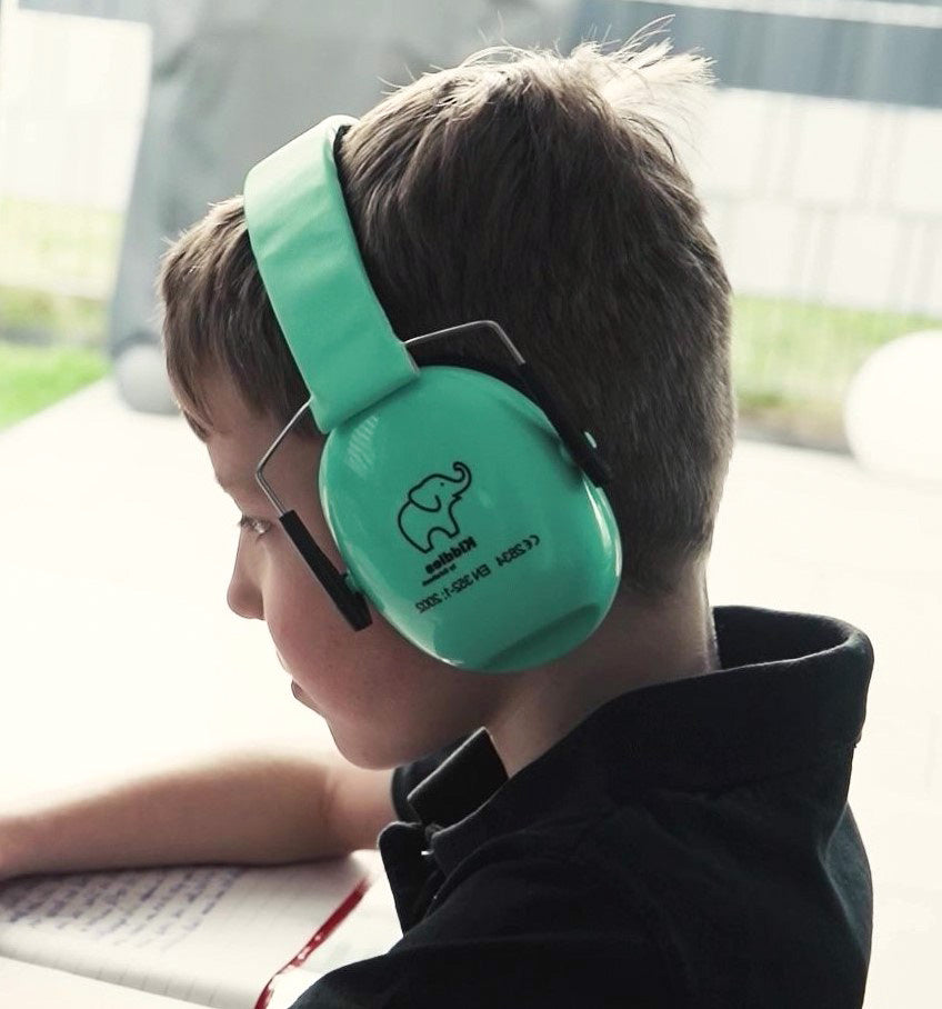 Kind mit SCHALLWERK Kiddies Kapselgehörschutz